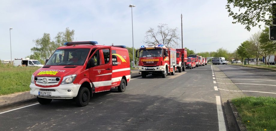 Auf der Raststätte Elztal trafen sich die Einsatzkräfte aus Mayen-Koblenz. Danach fuhren die Löschzüge im Konvoi an die Mosel.