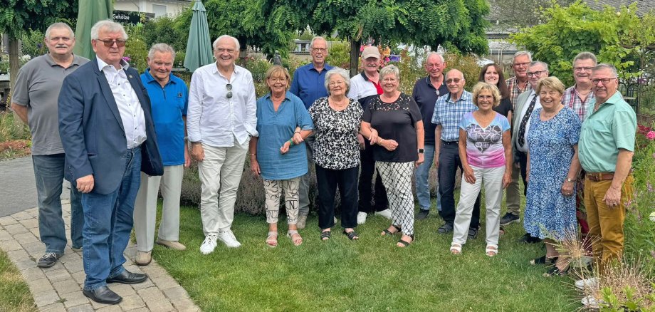 Freuten sich über ein gelungenes Kreiswackesträgertreffen: Landrat Dr. Alexander Saftig (4.v.r.) gemeinsam mit den Preisträgern und Organisatoren. 