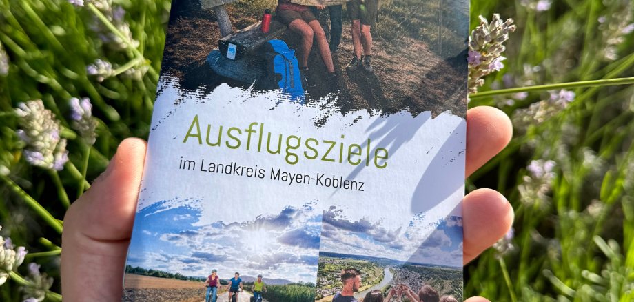 Die neu aufgelegte Broschüre „Ausflugsziele im Landkreis Mayen-Koblenz“ der Rhein-Mosel-Eifel-Touristik (REMET) ist das ideale Nachschlagewerk für alle, die die vielfältigen Sehenswürdigkeiten und Freizeitmöglichkeiten in MYK erkunden möchten.