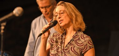 Sommerclassics: Frankfurt Jazz Trio begeistern gemeinsam mit Eva Mayerhofer und Ralf Hesse in Sayner Hütte 